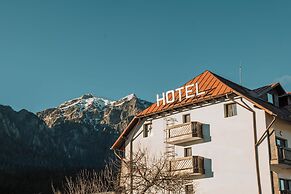 Suru Hotel & Restaurant