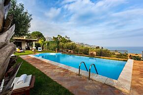 Giardini-naxos Beautiful Villa With Pool