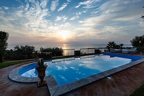 Giardini-naxos Beautiful Villa With Pool
