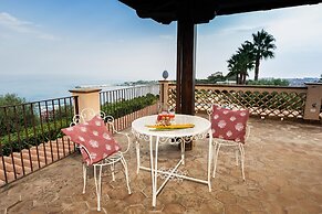 Giardini-naxos Beautiful Villa With Pool