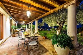 Giardini-naxos Beautiful Villa With Pool