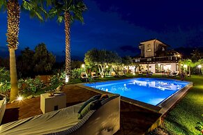 Giardini-naxos Beautiful Villa With Pool