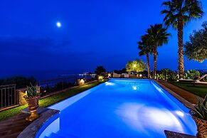 Giardini-naxos Beautiful Villa With Pool