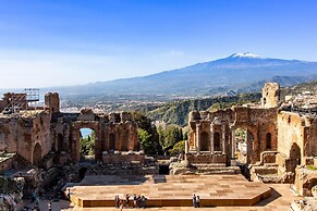 Giardini-naxos Beautiful Villa With Pool