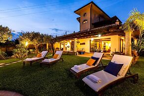Giardini-naxos Beautiful Villa With Pool