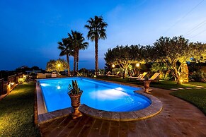 Giardini-naxos Beautiful Villa With Pool