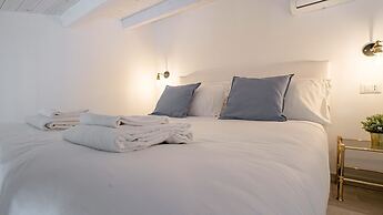 Piccola Luna Cozy Home