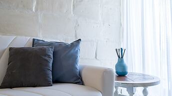 Piccola Luna Cozy Home