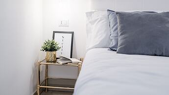 Piccola Luna Cozy Home