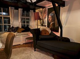 The Enlightened House