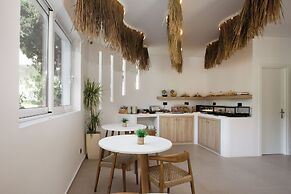 Stay Helios - Aparts & Pool Suites