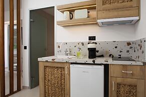 Stay Helios - Aparts & Pool Suites