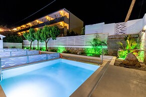 Stay Helios - Aparts & Pool Suites