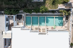 Stay Helios - Aparts & Pool Suites