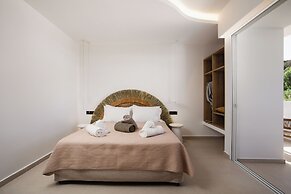 Stay Helios - Aparts & Pool Suites