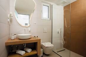 Stay Helios - Aparts & Pool Suites