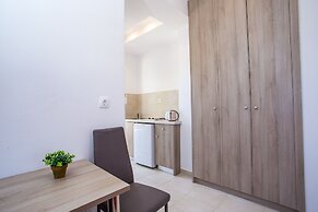 Stay Helios - Aparts & Pool Suites