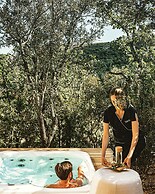 Souki Lodges & Spa