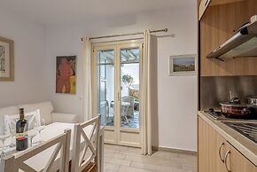 Maroulinas View Studios & Apartments