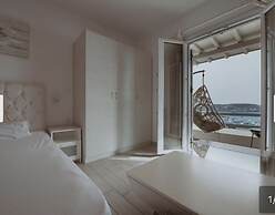 Maroulinas View Studios & Apartments