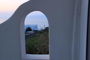 Maroulinas View Studios & Apartments