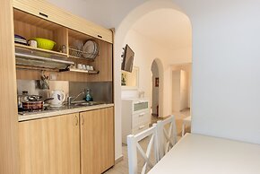 Maroulinas View Studios & Apartments