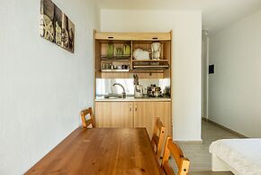 Maroulinas View Studios & Apartments