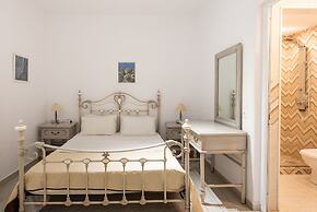 Maroulinas View Studios & Apartments