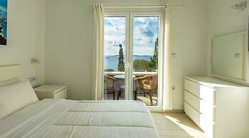 Maroulinas View Studios & Apartments