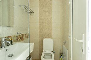 Maroulinas View Studios & Apartments