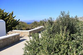 Maroulinas View Studios & Apartments