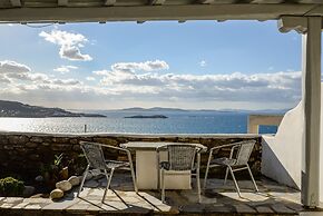 Maroulinas View Studios & Apartments