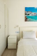 Maroulinas View Studios & Apartments