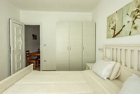 Maroulinas View Studios & Apartments