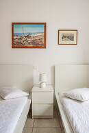 Maroulinas View Studios & Apartments