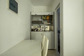 Maroulinas View Studios & Apartments