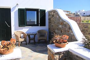 Maroulinas View Studios & Apartments