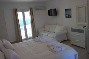 Maroulinas View Studios & Apartments