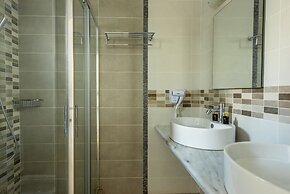 Maroulinas View Studios & Apartments