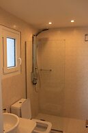 Maroulinas View Studios & Apartments