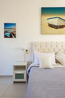 Maroulinas View Studios & Apartments