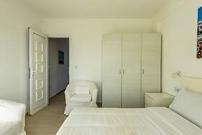 Maroulinas View Studios & Apartments