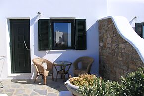 Maroulinas View Studios & Apartments