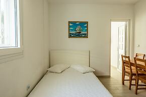 Maroulinas View Studios & Apartments