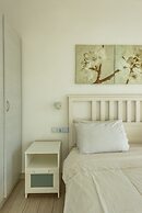 Maroulinas View Studios & Apartments