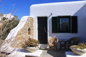 Maroulinas View Studios & Apartments