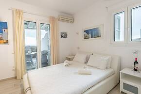 Maroulinas View Studios & Apartments