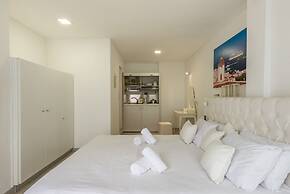 Maroulinas View Studios & Apartments