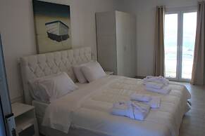 Maroulinas View Studios & Apartments