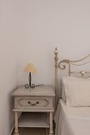 Maroulinas View Studios & Apartments